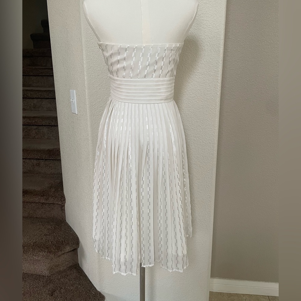 White House Black Market Strapless Pleated Ivory Dress | Cocktail Size 0 - Picture 5 of 13